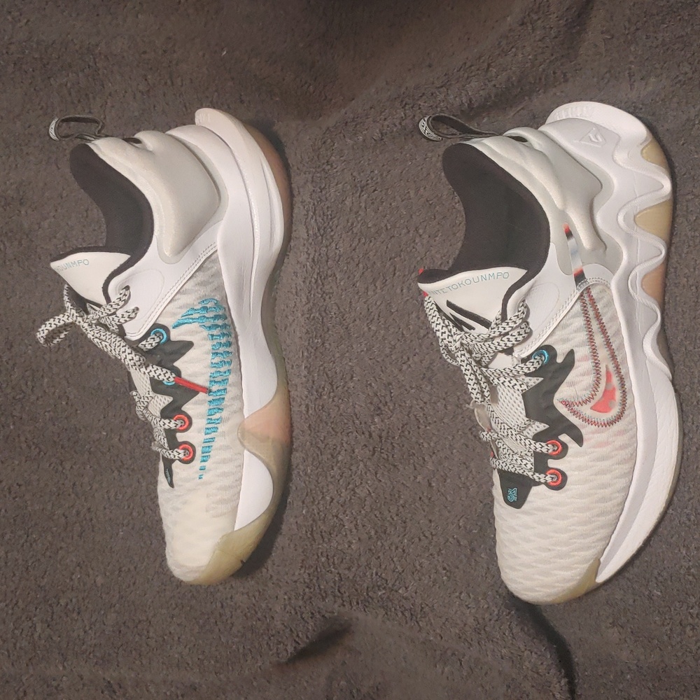 Nike Gianni Antetokounmpo Immortality. Size 8. White/Mix